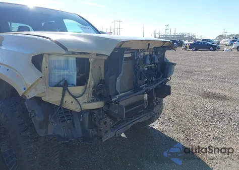 2018 Toyota Tacoma Limited/Sr V6/Sr5 V6/Trd Off Road/Trd Pro/Trd Sport z USA, uszkodzony, nr VIN 5TFCZ5AN1JX147849